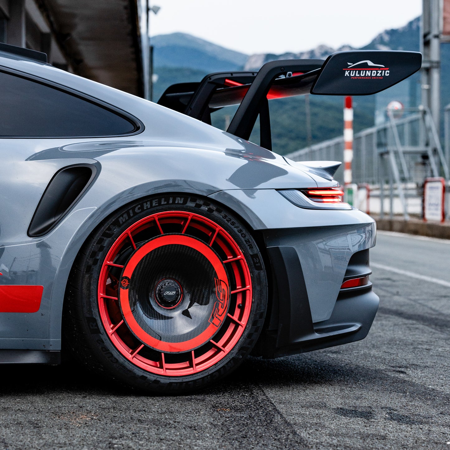 CARBON FIBER AERO DISCS for Porsche 911 GT3 RS (992.1) - ALU wheels - Gold Leaf Performance designs premium performance components for high-end vehicles. With expertise in advanced materials and motorsports engineering, we craft aerodynamically optimized parts that enhance both performance and aesthetics. Every product is meticulously crafted to ensure a perfect OEM+ fit and an exceptional driving experience.