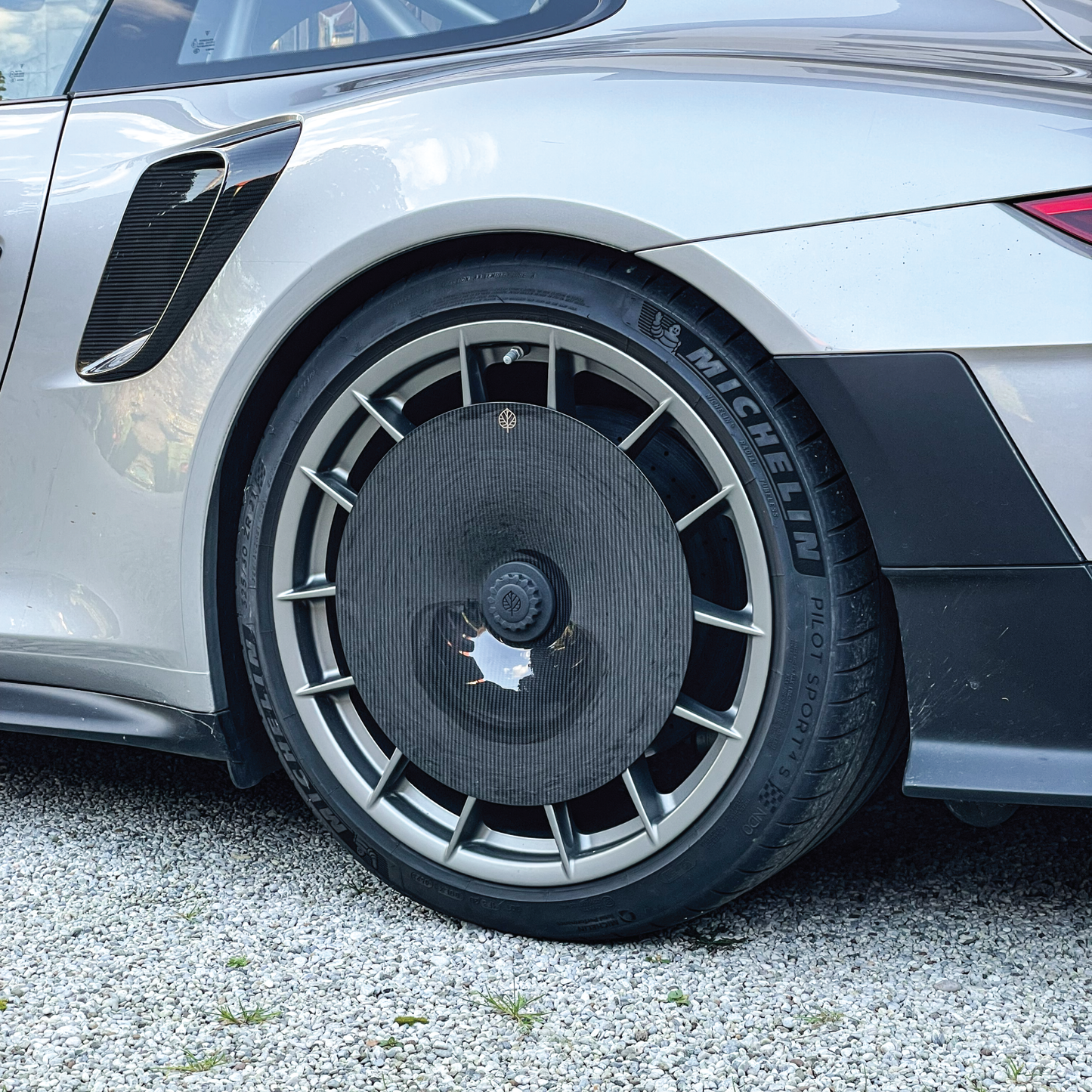CARBON FIBER AERO DISCS [EVO] for Porsche 911 GT2 RS (991.2) - MAG wheels