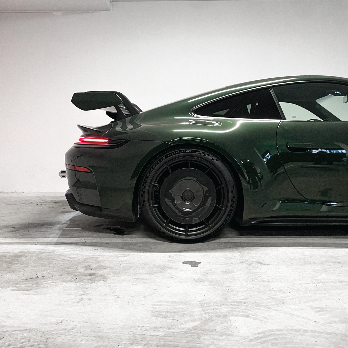 Gold Leaf Aero Disc EVO fitted to a Porsche 992.2 GT3